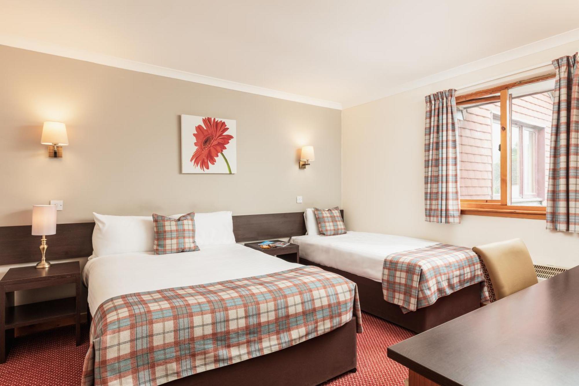 Highlander Hotel 'A Bespoke Hotel' Newtonmore Eksteriør bilde
