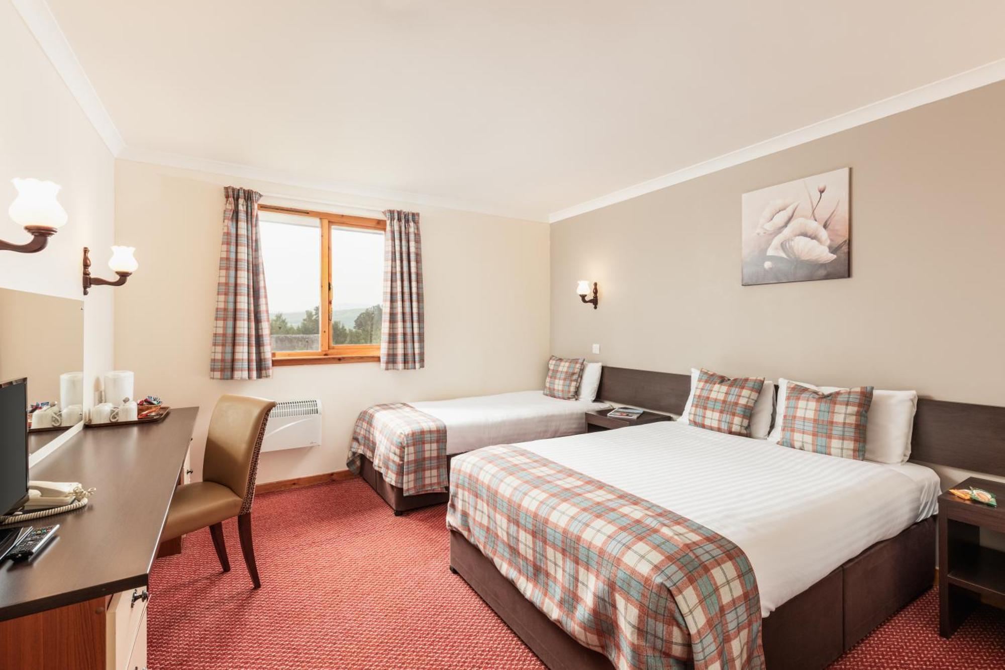 Highlander Hotel 'A Bespoke Hotel' Newtonmore Eksteriør bilde