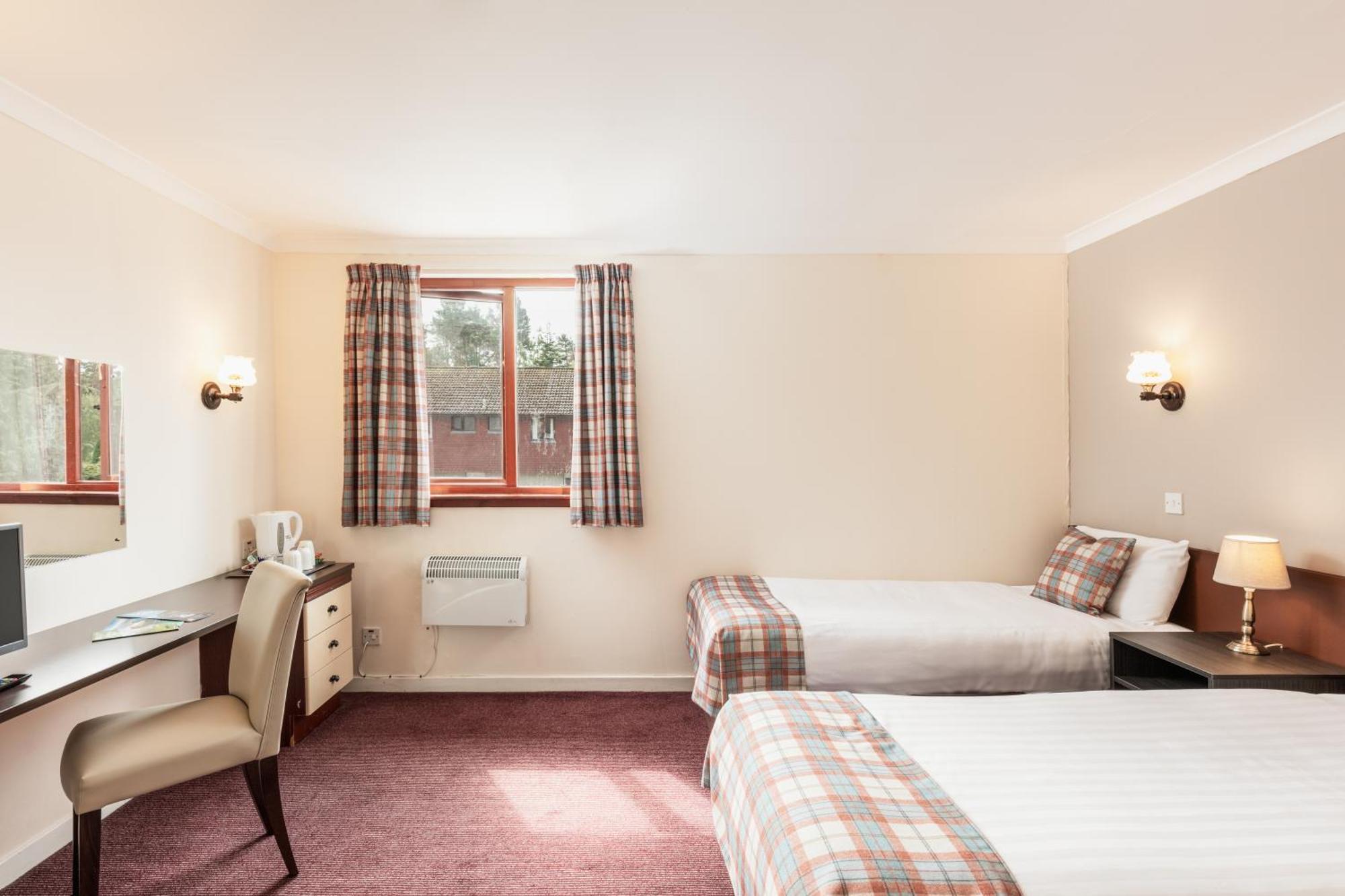 Highlander Hotel 'A Bespoke Hotel' Newtonmore Eksteriør bilde