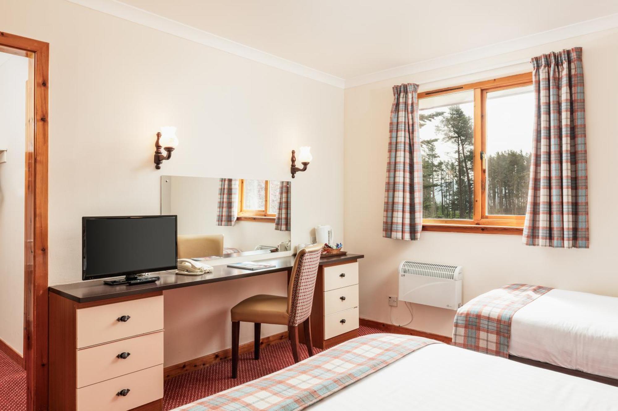 Highlander Hotel 'A Bespoke Hotel' Newtonmore Eksteriør bilde