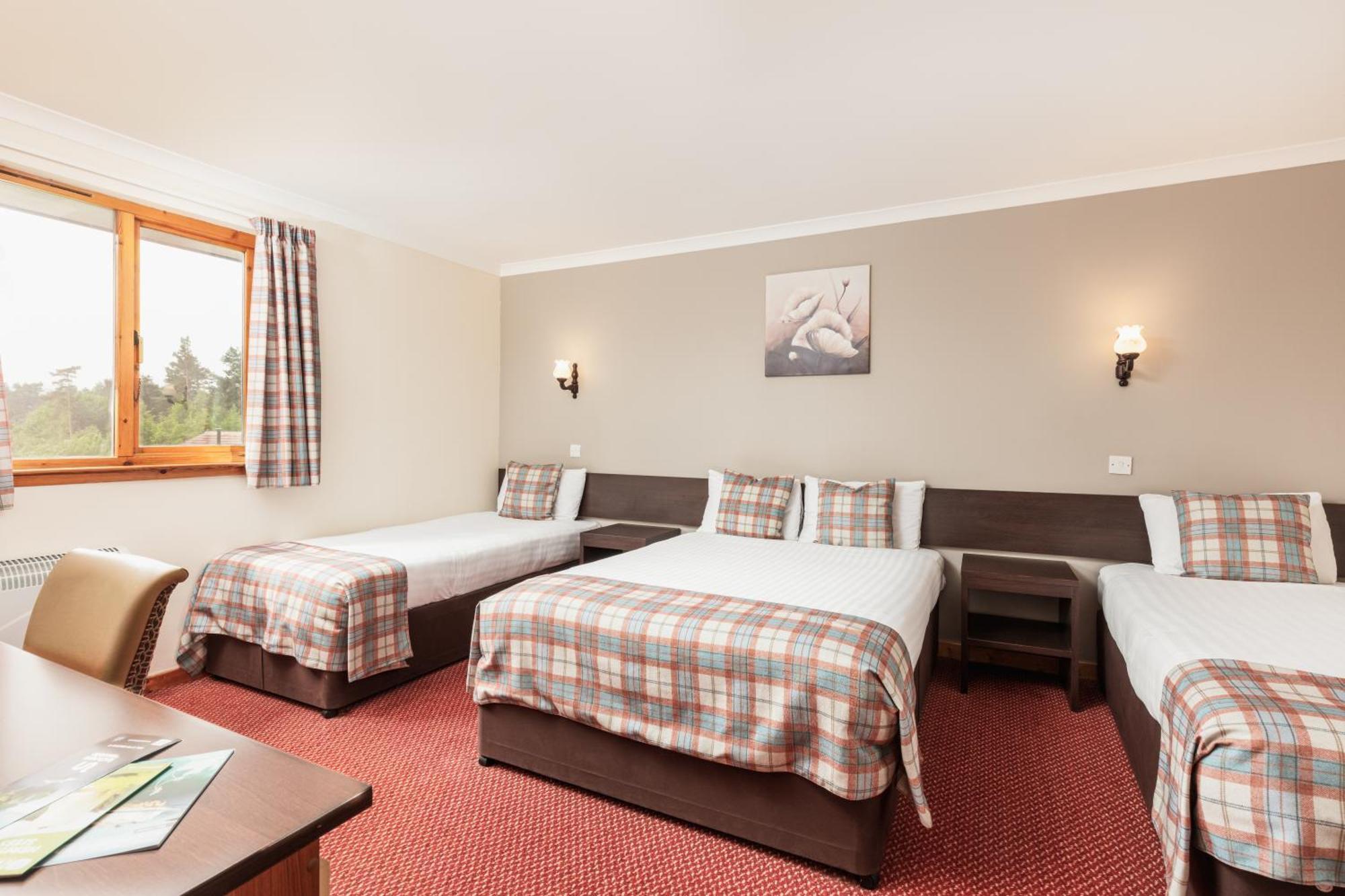 Highlander Hotel 'A Bespoke Hotel' Newtonmore Eksteriør bilde