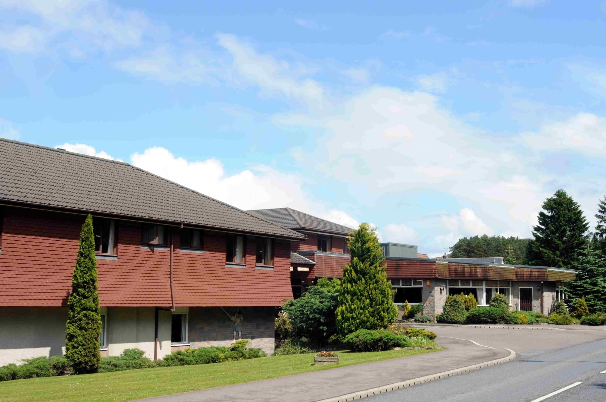 Highlander Hotel 'A Bespoke Hotel' Newtonmore Eksteriør bilde